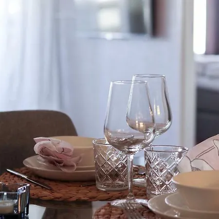 Bright And Stylish, New Apartamento