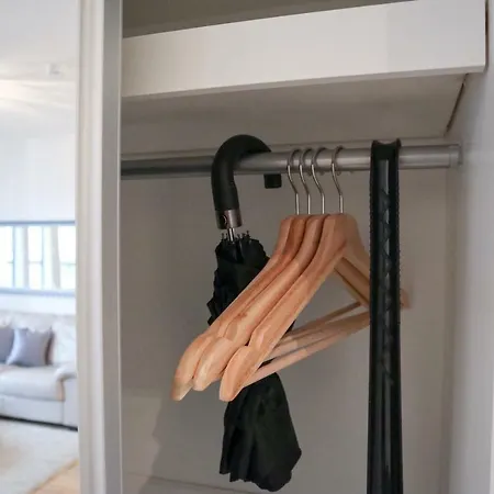 Bright And Stylish, New Apartamento
